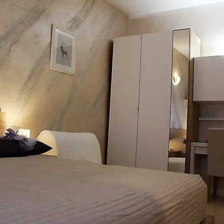 Gold House Pegazzano