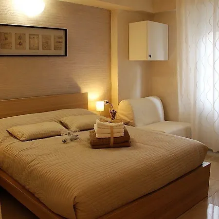 Gold House * Pegazzano